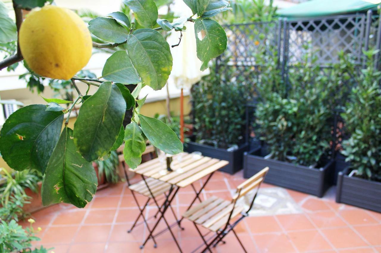 La Suite Del Prof Naples Exterior photo